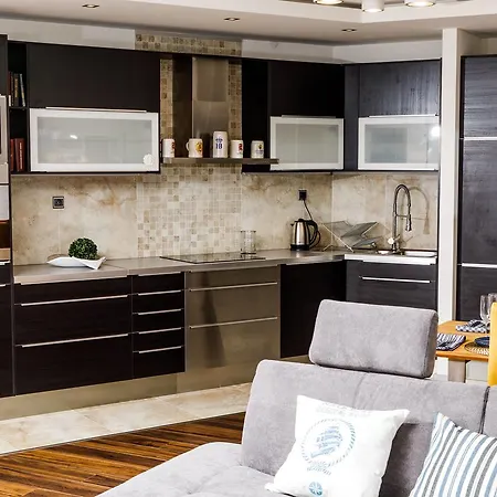 Zamocka Iris Apartment