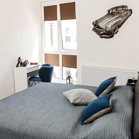 Zamocka Iris Apartment